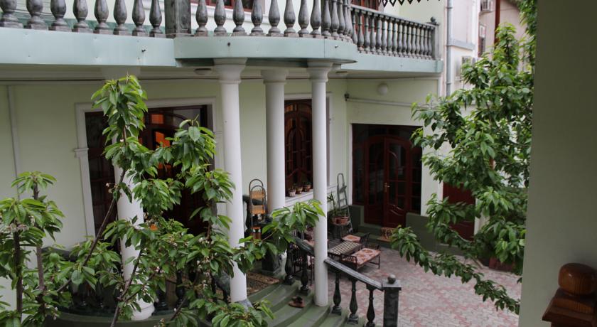 Фото 
University Hotel
