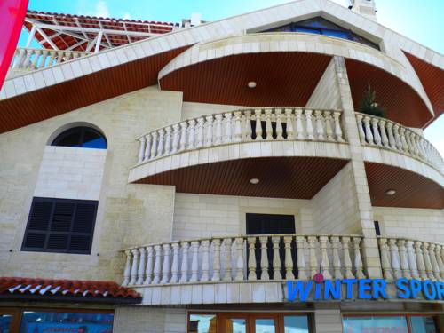 Фото 
Altamont West Hotel
