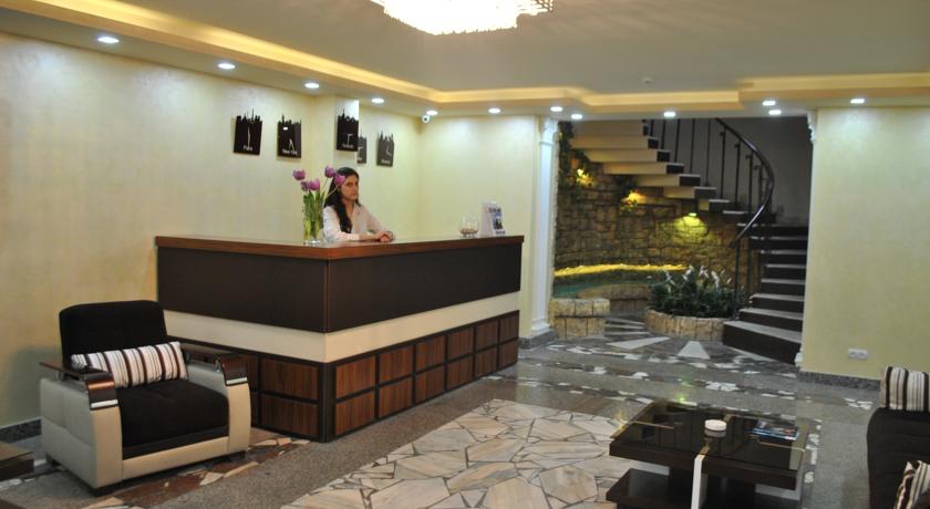 Фото 
Norman&#39;s Court Resort & Sky Restaurant Club
