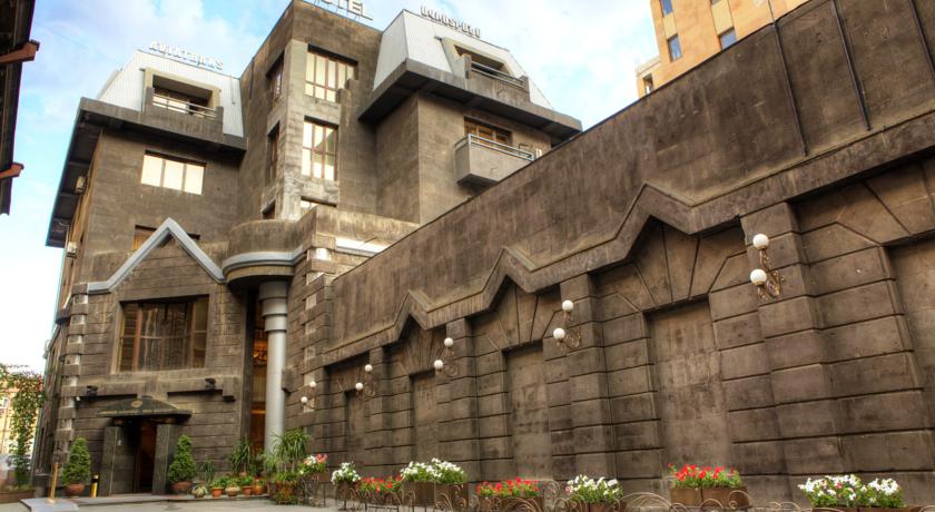 Фото 
Essex House
