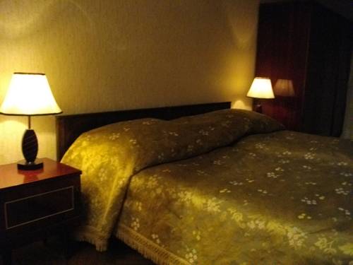 Фото 
The Westender Inn
