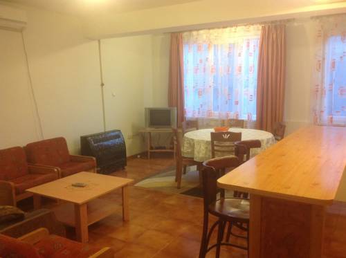 Фото 
North Layne Guest House
