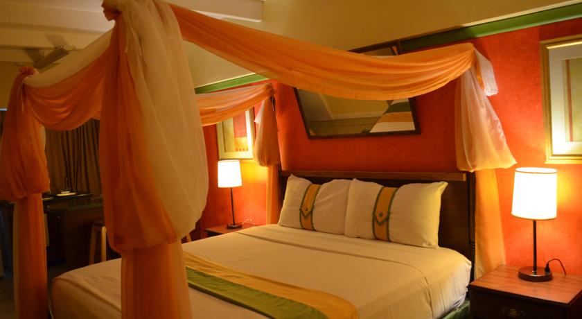 
The Royal Hotel

