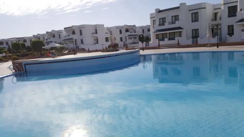 Фото 
New Pola Hotel
