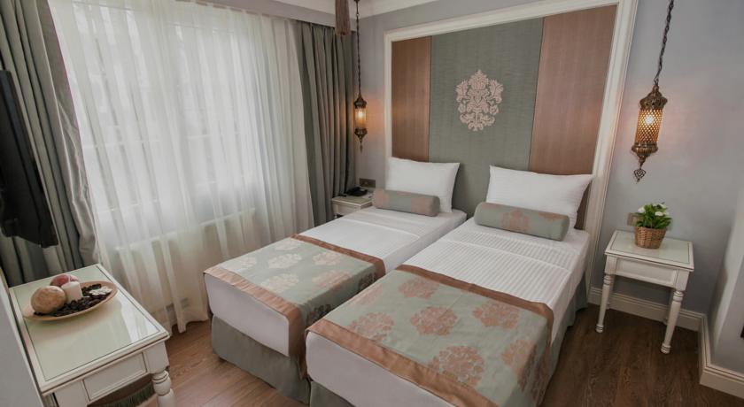 
Raymond Blue Hotel

