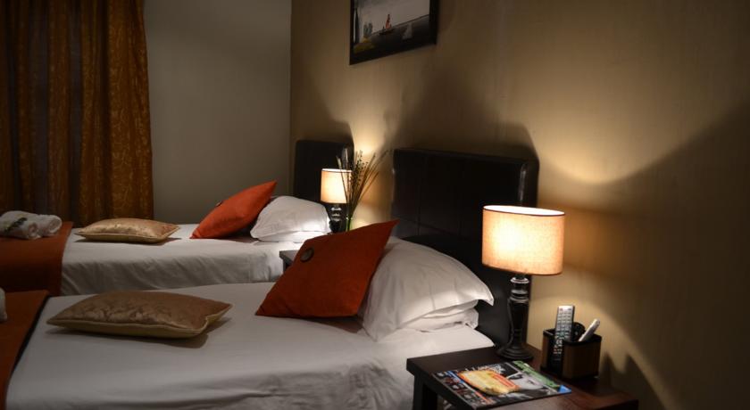 Фото 
Lazy Parrot Inn
