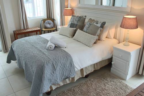 Фото 
SurfersHouse
