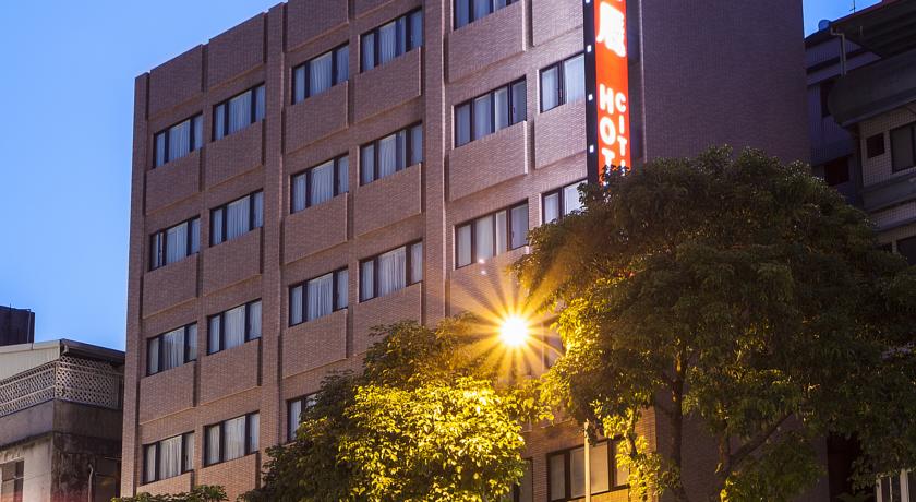 Фото 
Golden Pacific Hotel
