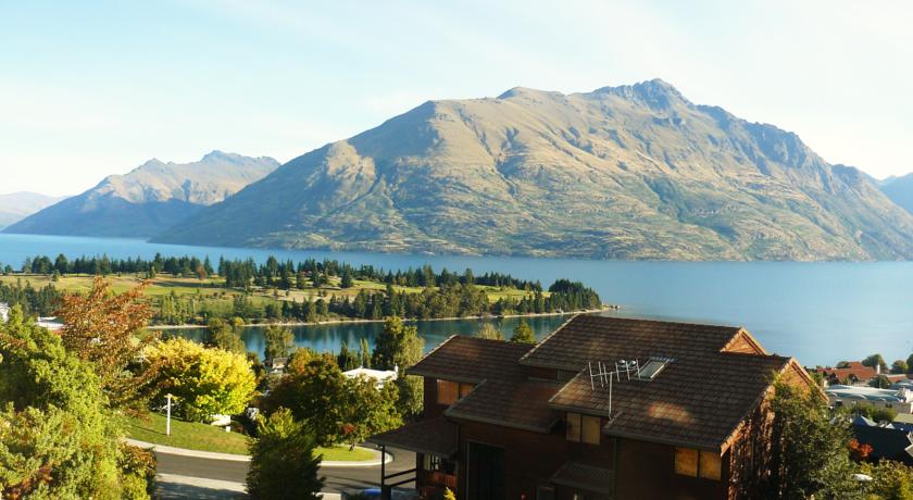 Фото 
Chateau Tongariro Hotel
