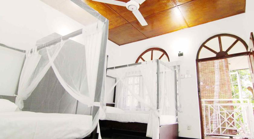 Фото 
Main Reef Guest House
