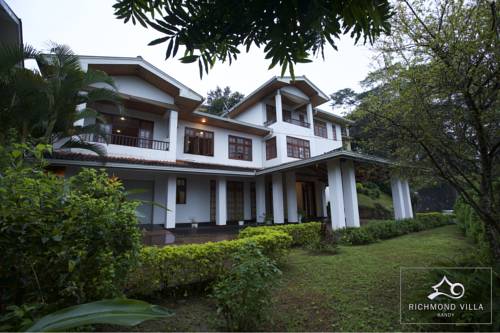 Фото 
International Beach Hotel & Restaurant
