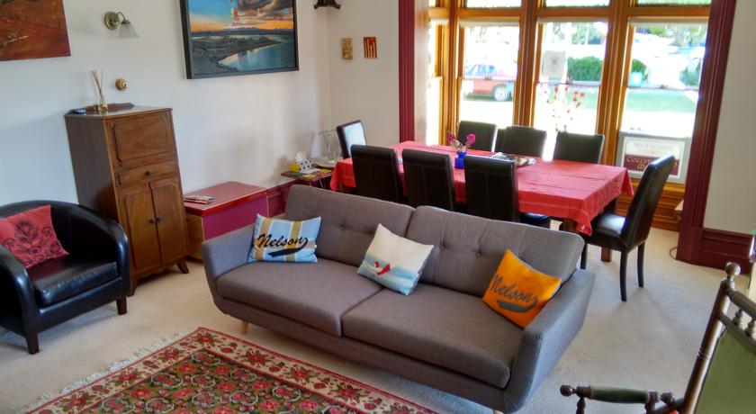 Фото 
Hilltop Guest House
