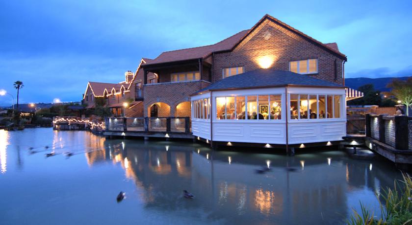 Фото 
Safari Court Hotel
