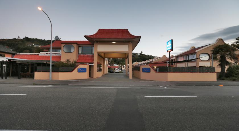 Фото 
The Village Courtyard Suites & Executive Apartment
