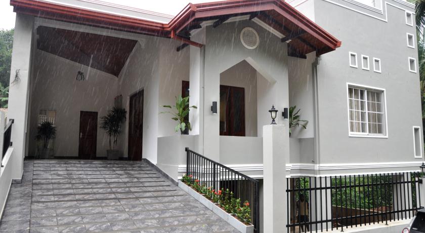 Фото 
Sea Front Hikkaduwa
