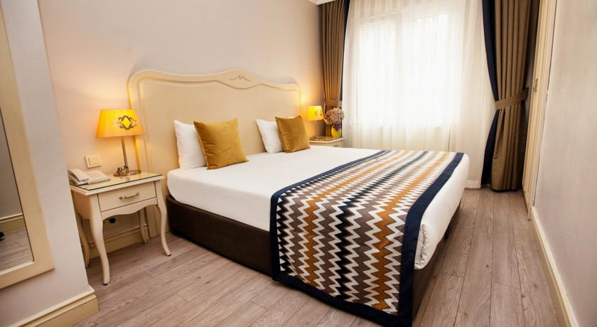 
Raymond Hotel
