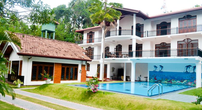 Фото 
The Beach - All Suite Hotel
