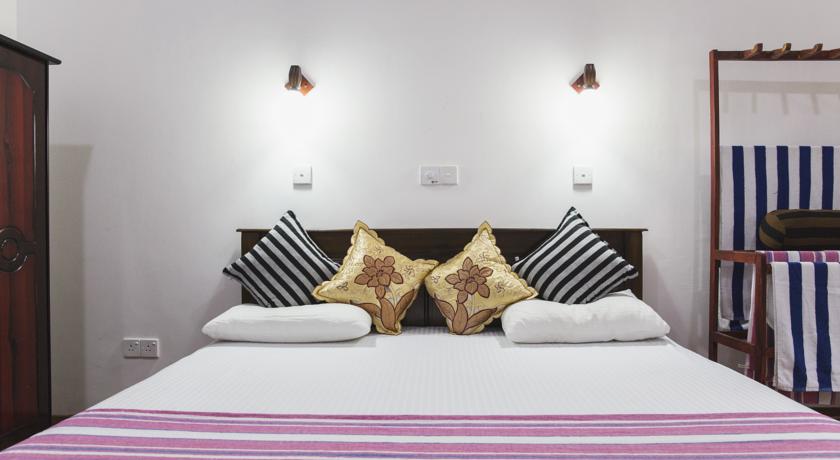 Фото 
St.Lachlan Hotel & Suites
