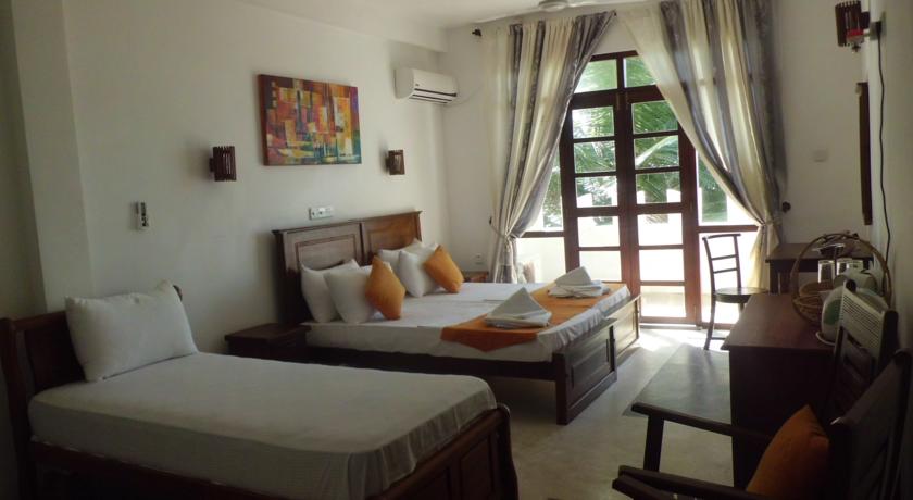 Фото 
Araliya Blue Beach View Hotel
