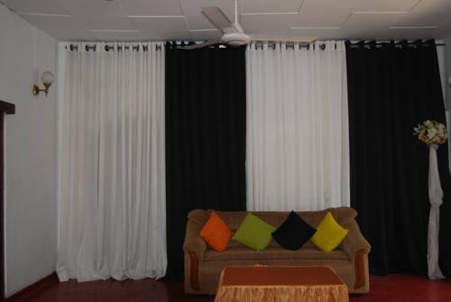 Фото 
Galle Fort Hostel
