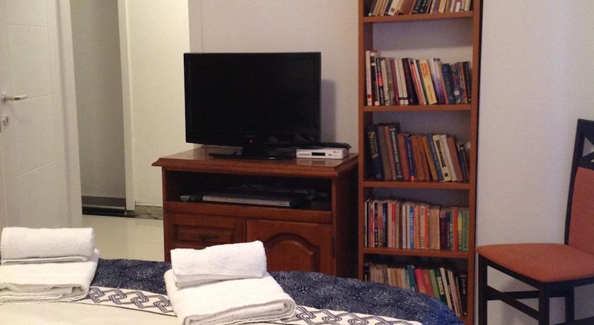 
Room Amra

