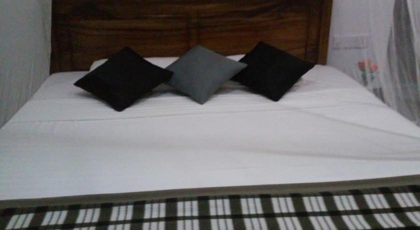 Фото 
Shadow Inn
