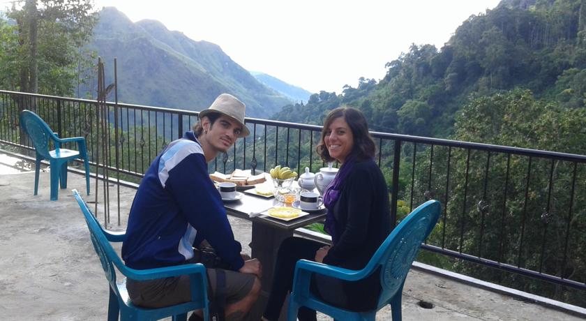 Фото 
Adams Peak Stop Over
