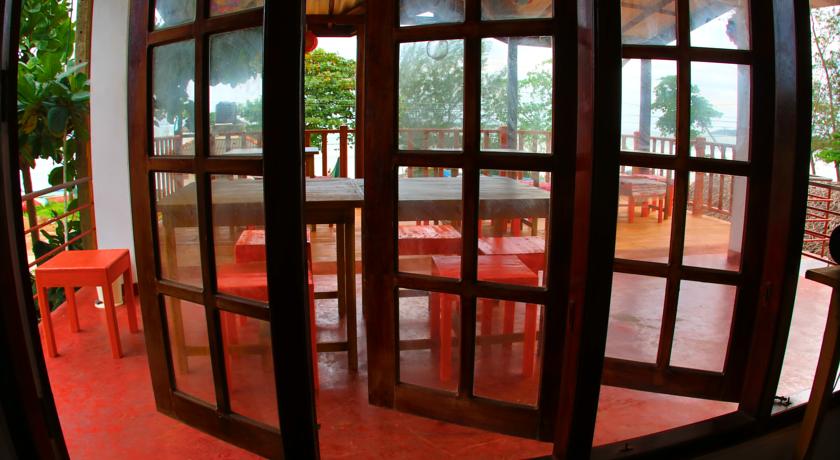 Фото 
Coconut Surf Inn
