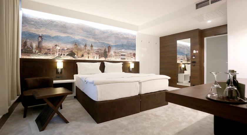 Фото 
New World Hotel
