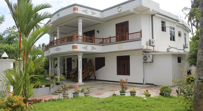 Фото 
The Mansion
