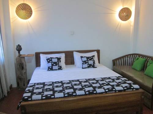 Фото 
Ilamperuma Holiday Home
