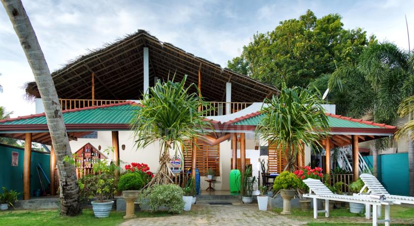 Фото 
Golden Surfer Beach Hotel
