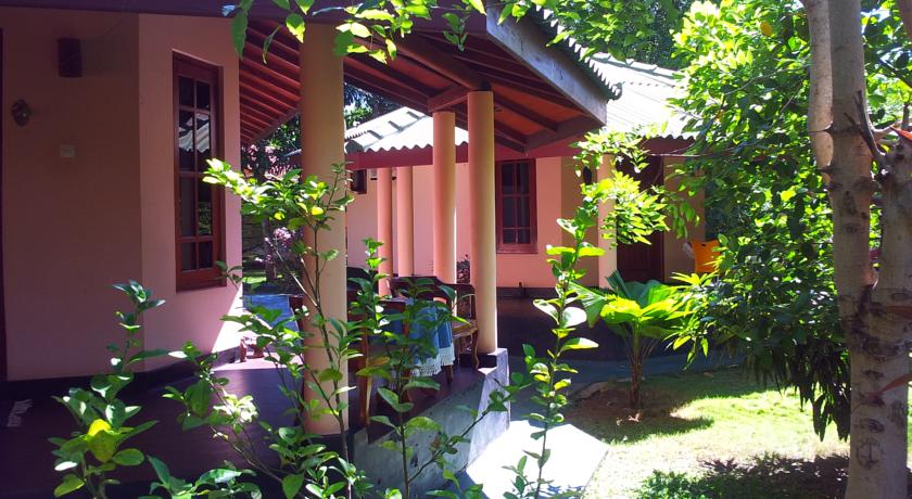 Фото 
The Rain Tree Hotel
