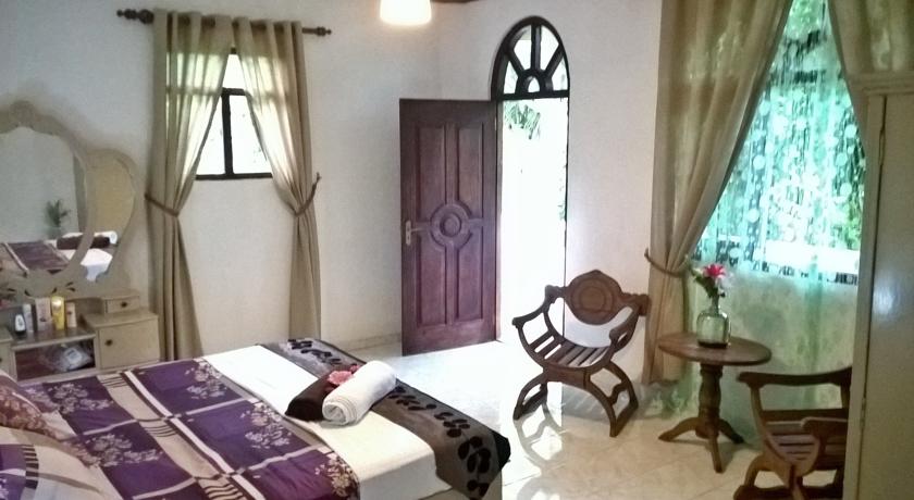 Фото 
Constantaras Apartments
