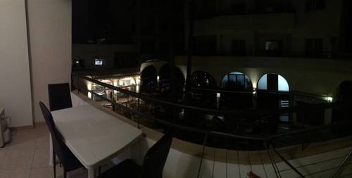 Фото 
Bright Apartment Makenzy
