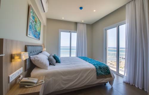 Фото 
Nicolaos Court
