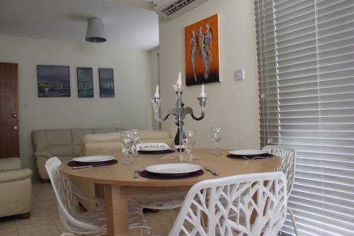 Фото 
Ithaki Phinikoudes Apartment No. 204
