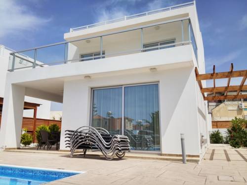 Фото 
Nikolas Villa
