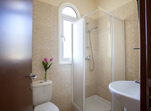 Фото 
Bay of Salamis Apartment
