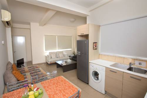 Фото 
Fakontis Court
