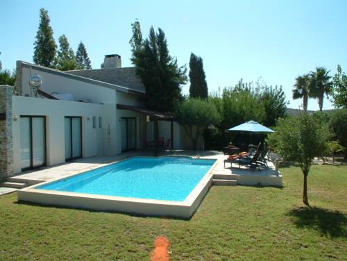 Фото 
Med View Beach Villa
