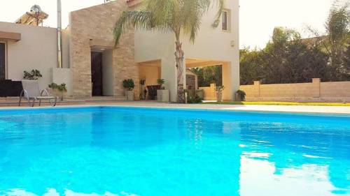 Фото 
Louis Beach Apartment
