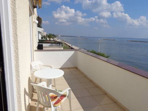 Фото 
Mazotos Hilltop Apartment
