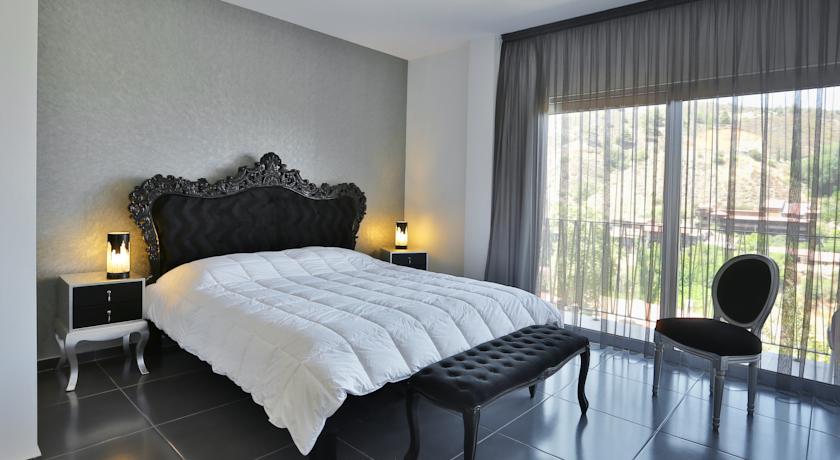 
Valencia Grove Villa
