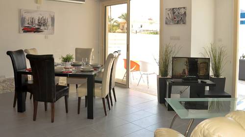 Фото 
Brown Beach House by Brown Hotels
