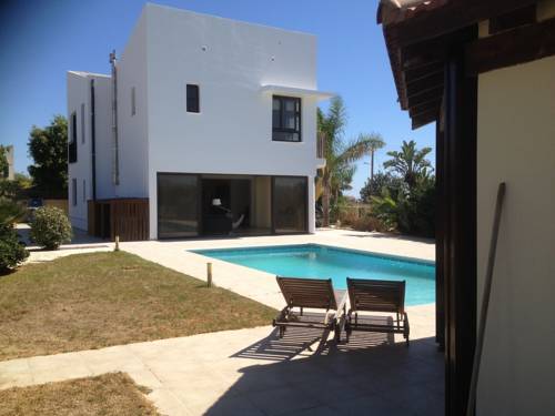 Фото 
Gordon Inn ApartHotel
