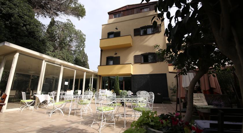 Фото 
Haifa Apartment on the Beach
