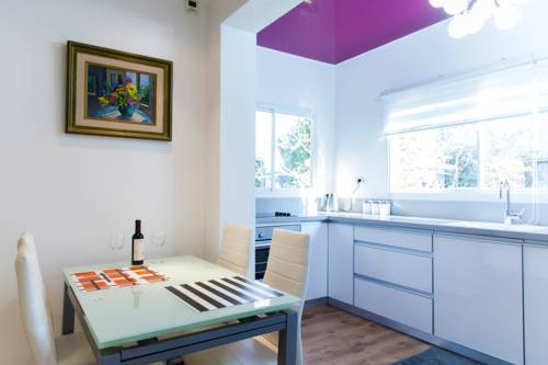 Фото 
Haifa Beach Apartments
