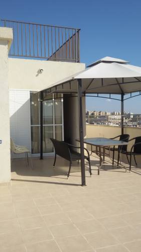 Фото 
Balfour 60 Studio
