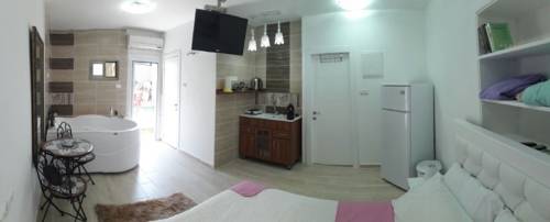 Фото 
Herzeliya Studio Apartment
